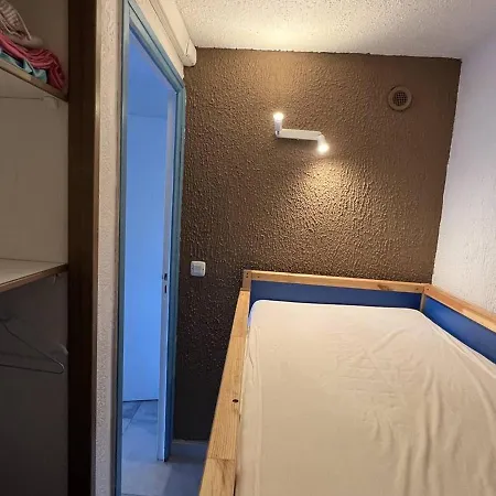 Apartment Climatise T2+cabine, 4 Couchages, Parking, A 450m De La - Port - Fr-1-81-595